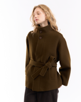 Manteau court en laine et cachemire vert armée