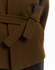 Manteau court en laine et cachemire vert armée