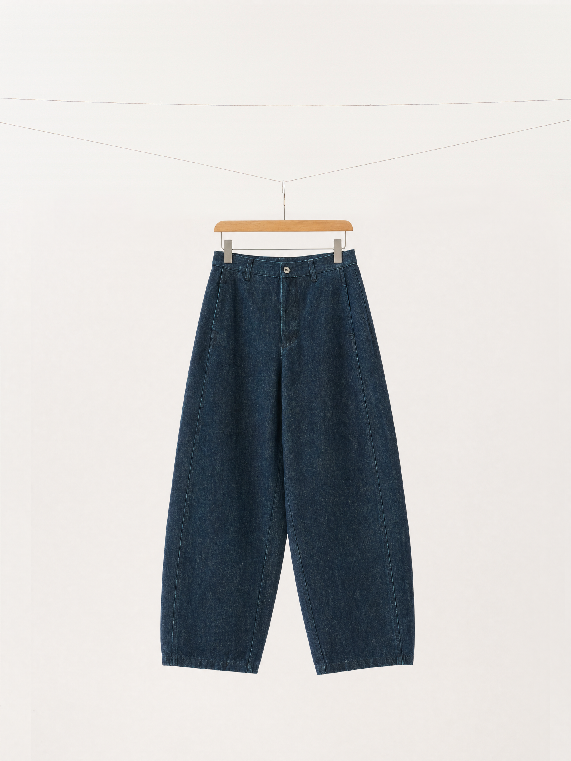 Aurora Wash Barrel Leg Jeans